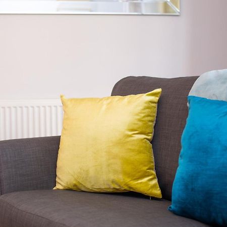 Parking, Garden, En-Suite & Tv'S In All Rooms, Large Living Space Swansea Dış mekan fotoğraf